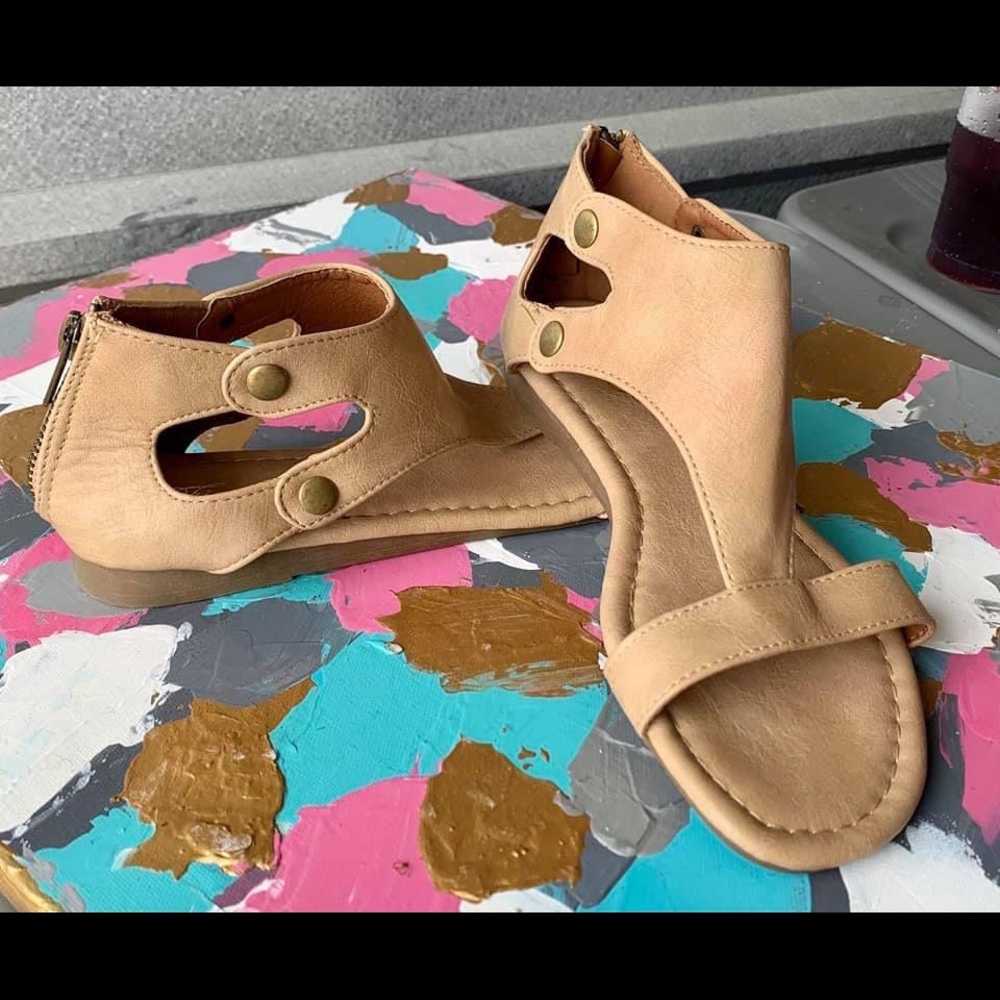 Size 6 camel sandals brand new